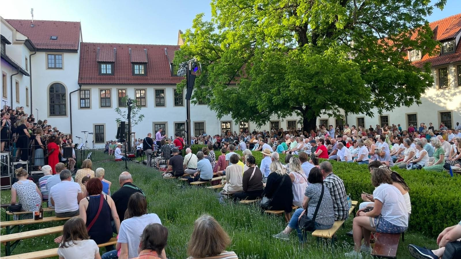 Festgottesdienst im Wigbertihof anlässlich des Jubiläums 800 Jahre Gemeindeleben St. Wigbert im Jahr 2025