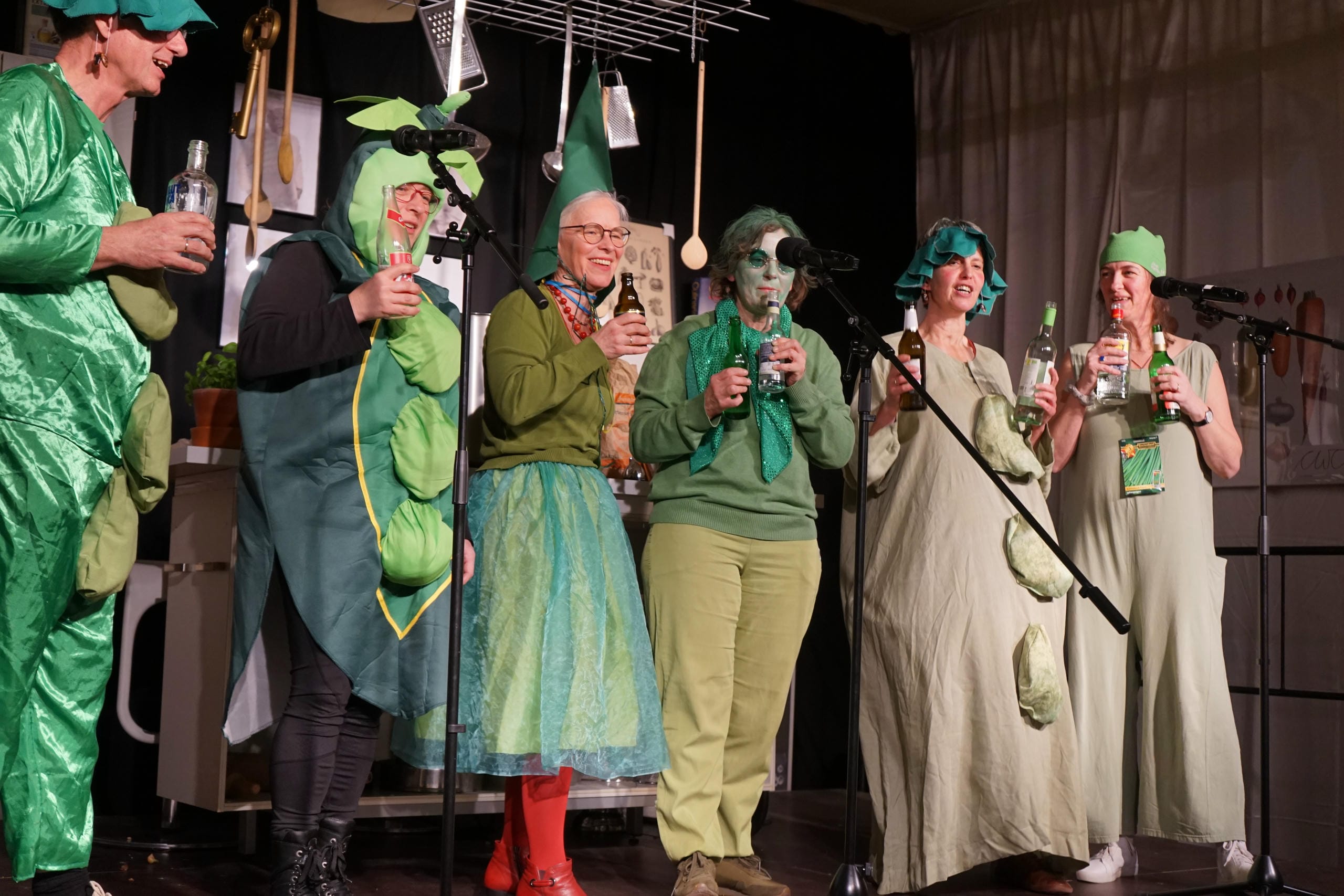 Verkleidete Menschen beim Faschingsabend des CWCC